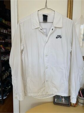 Nike SB Men's White Lightweight Coach Jacket